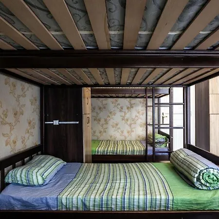 Леосфера Hostel