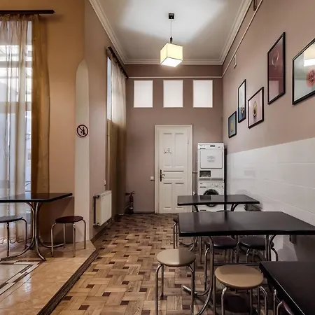 Леосфера Hostel